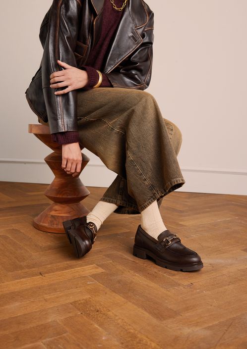 Donkerbruine leren loafers met gouden chain