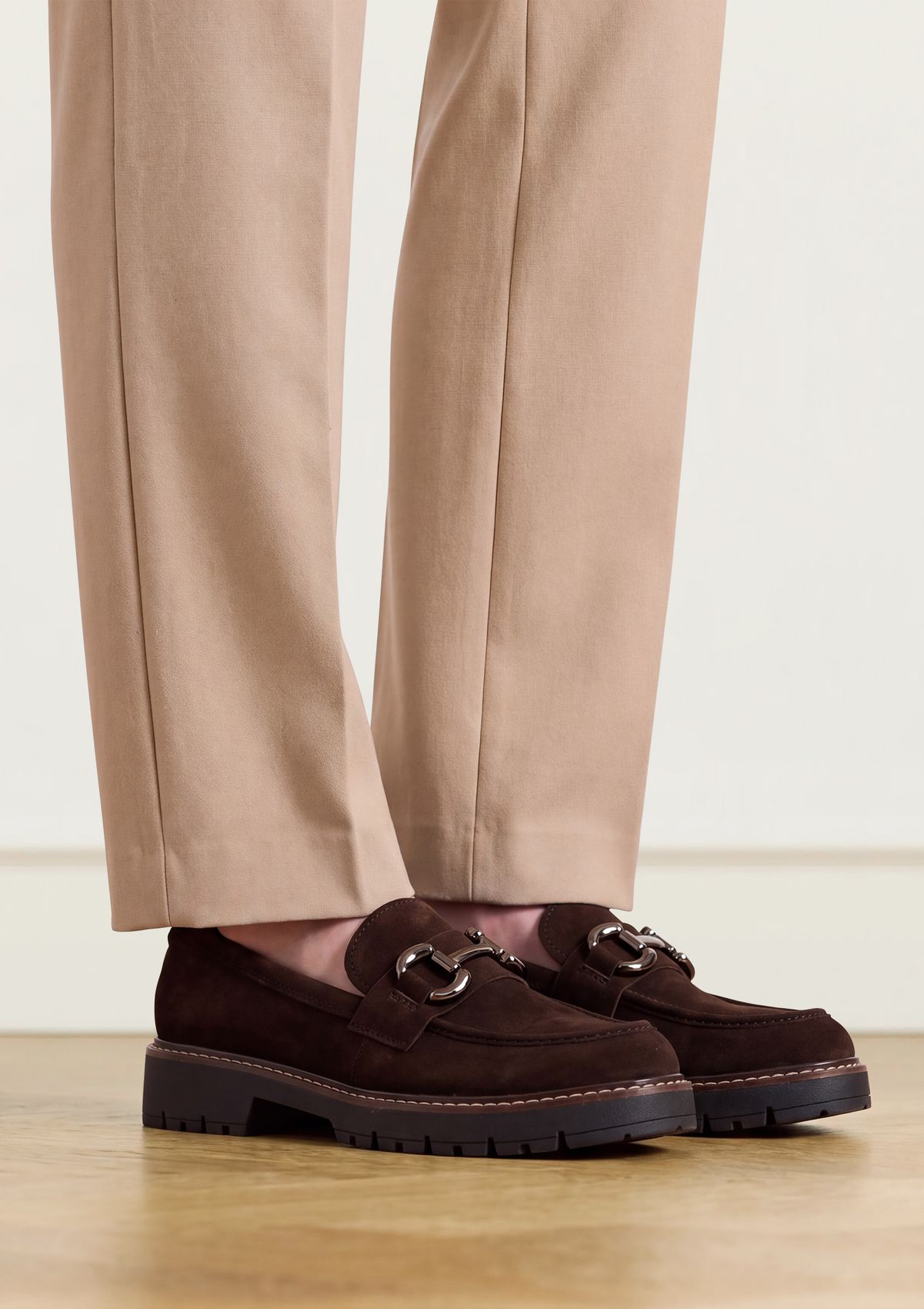 Donkerbruine suède loafers met chain