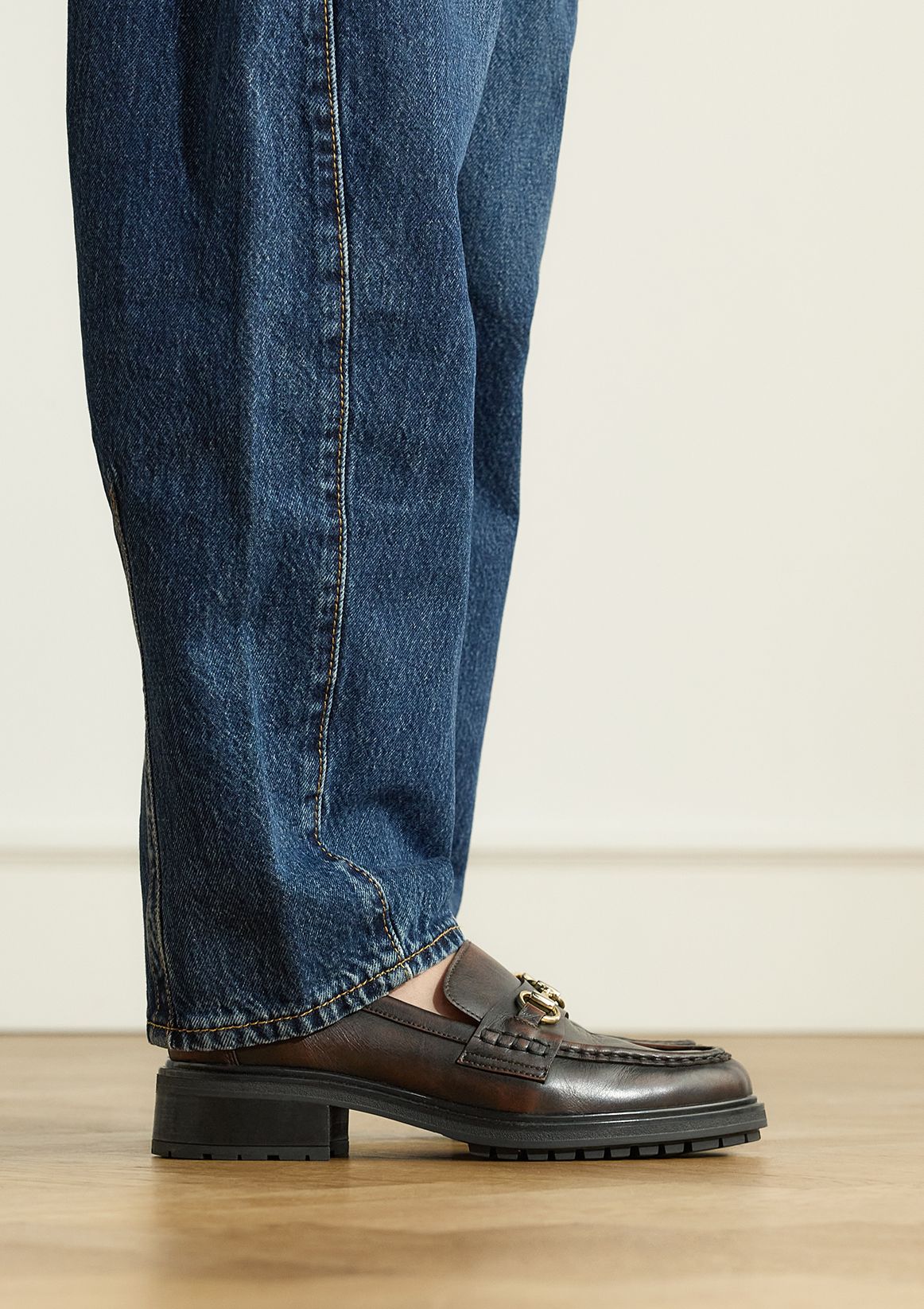Bruine leren loafers met gouden chain
