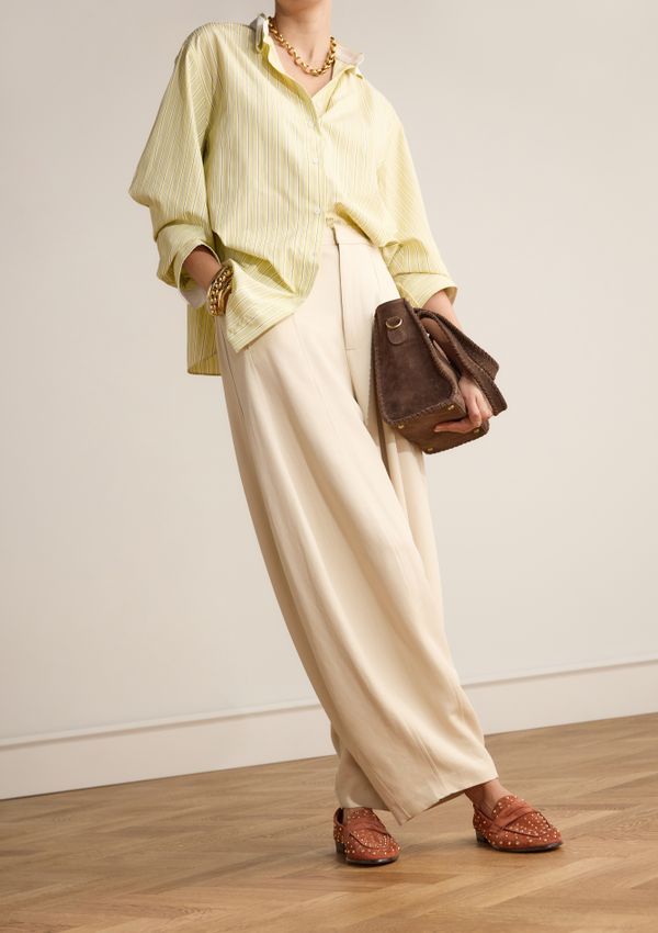 Oranje suède loafers met studs