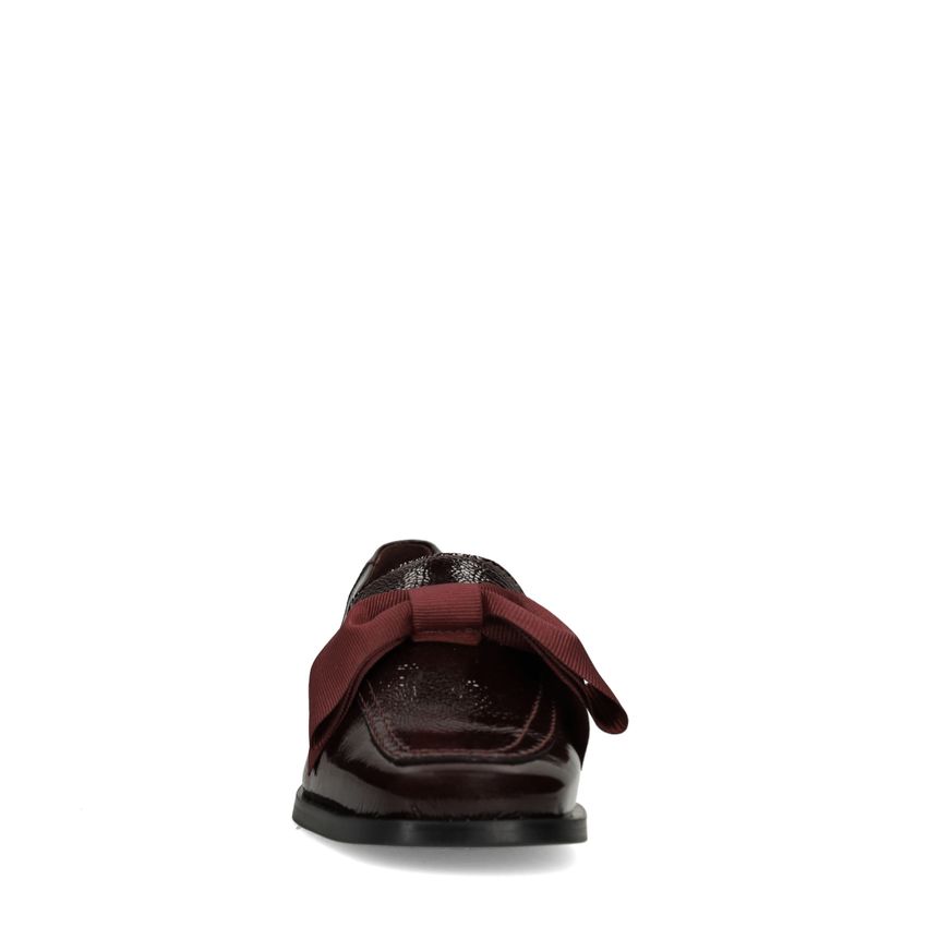 Burgundy lakleren loafers met strik