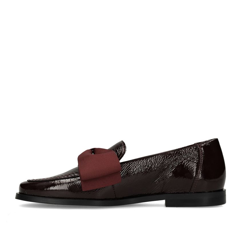 Burgundy lakleren loafers met strik