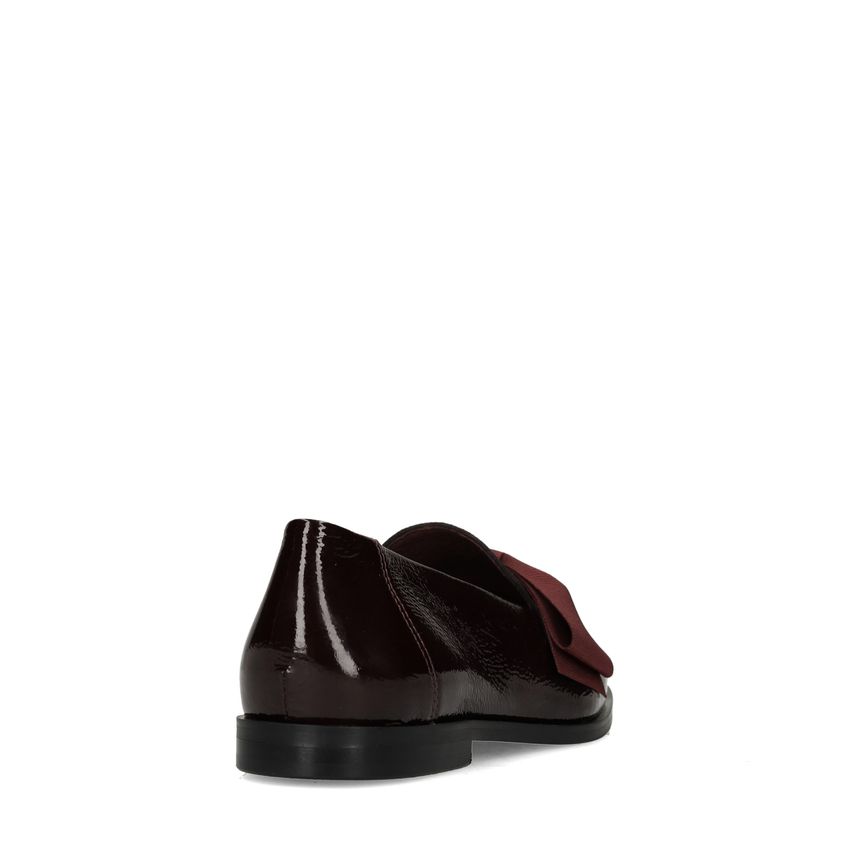 Burgundy lakleren loafers met strik