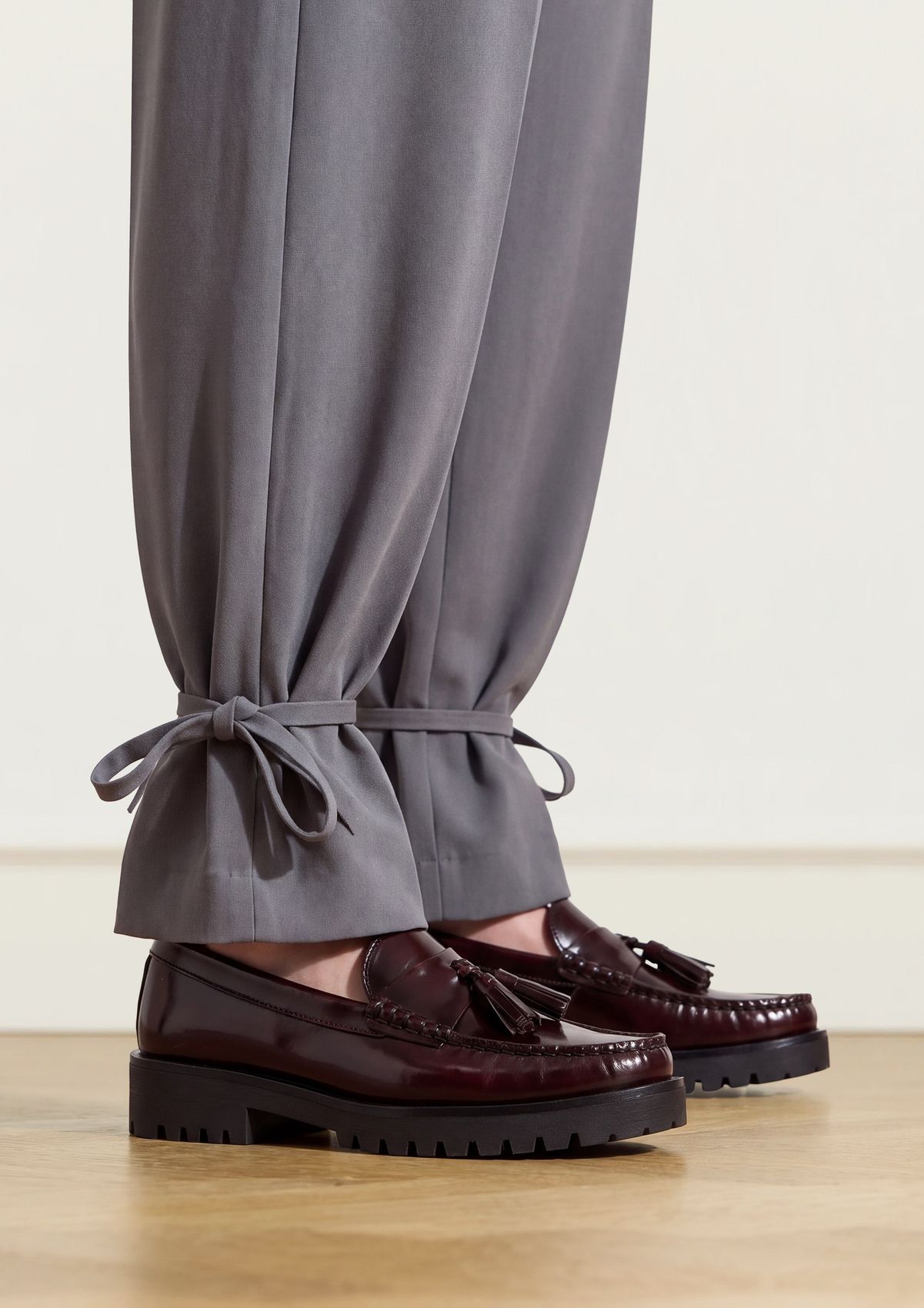 Bordeauxrote Lackleder-Loafer mit Quasten