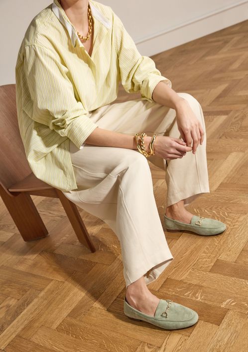 Grüne Veloursleder-Loafer