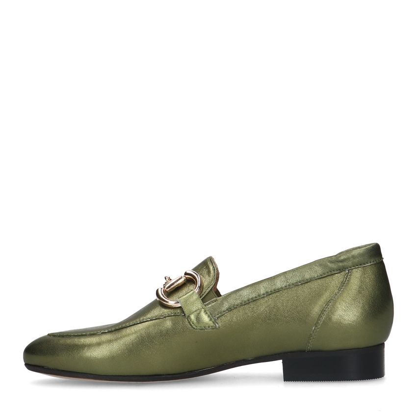 Groene leren loafers met goudkleurig detail