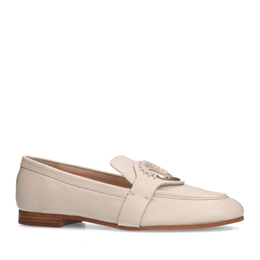 Witte leren loafers met goudkleurig detail