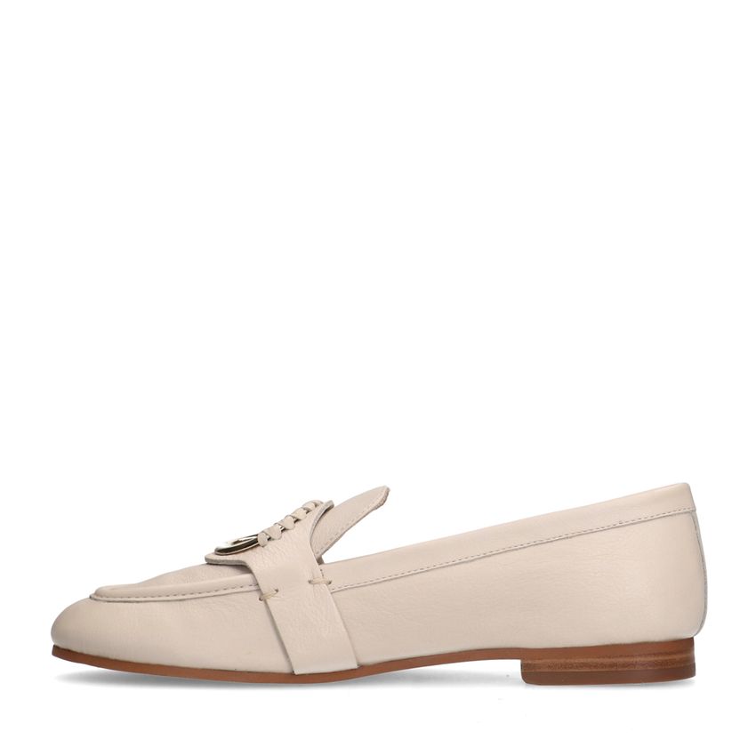 Witte leren loafers met goudkleurig detail