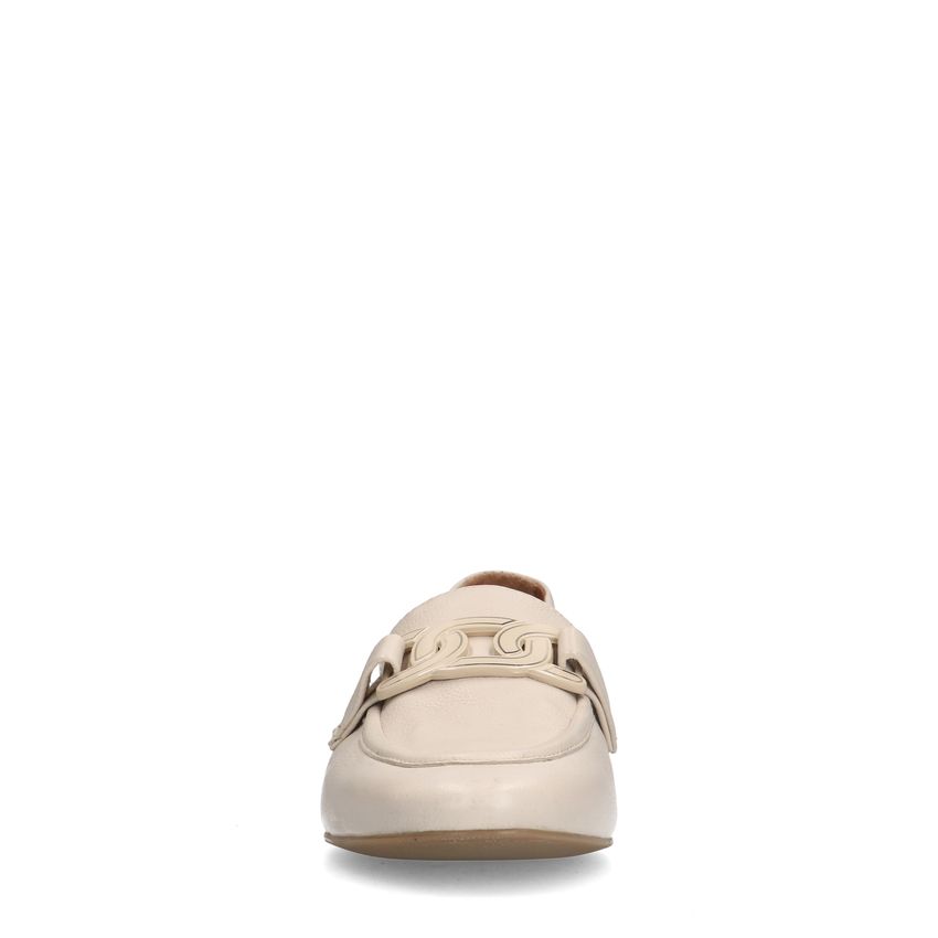 Roomwitte leren loafers met detail