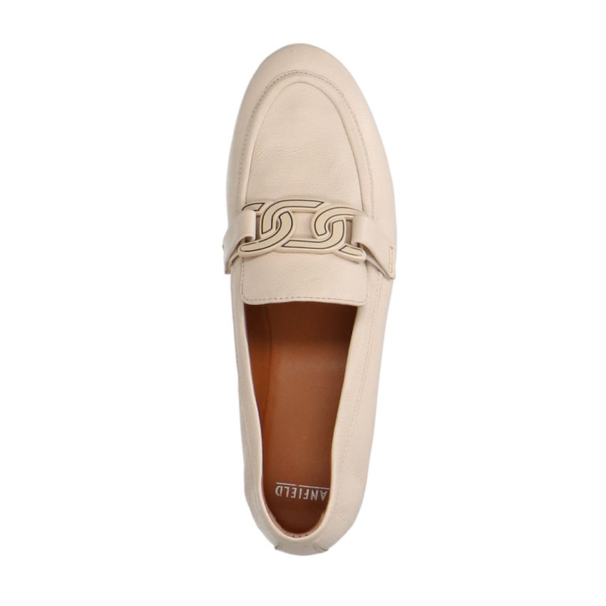 Roomwitte leren loafers met detail