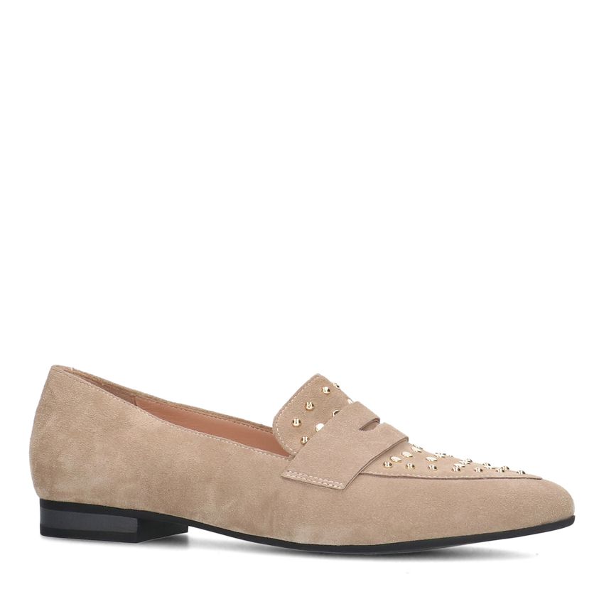 Beige suède loafers met goudkleurige studs