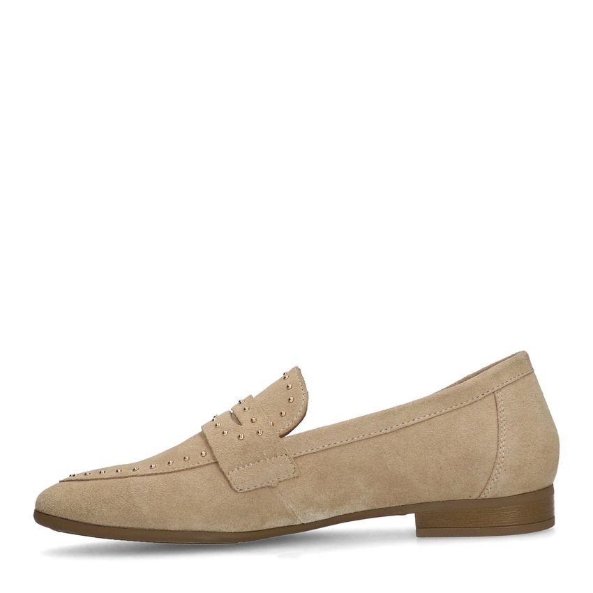 Beige suède loafers met goudkleurige studs