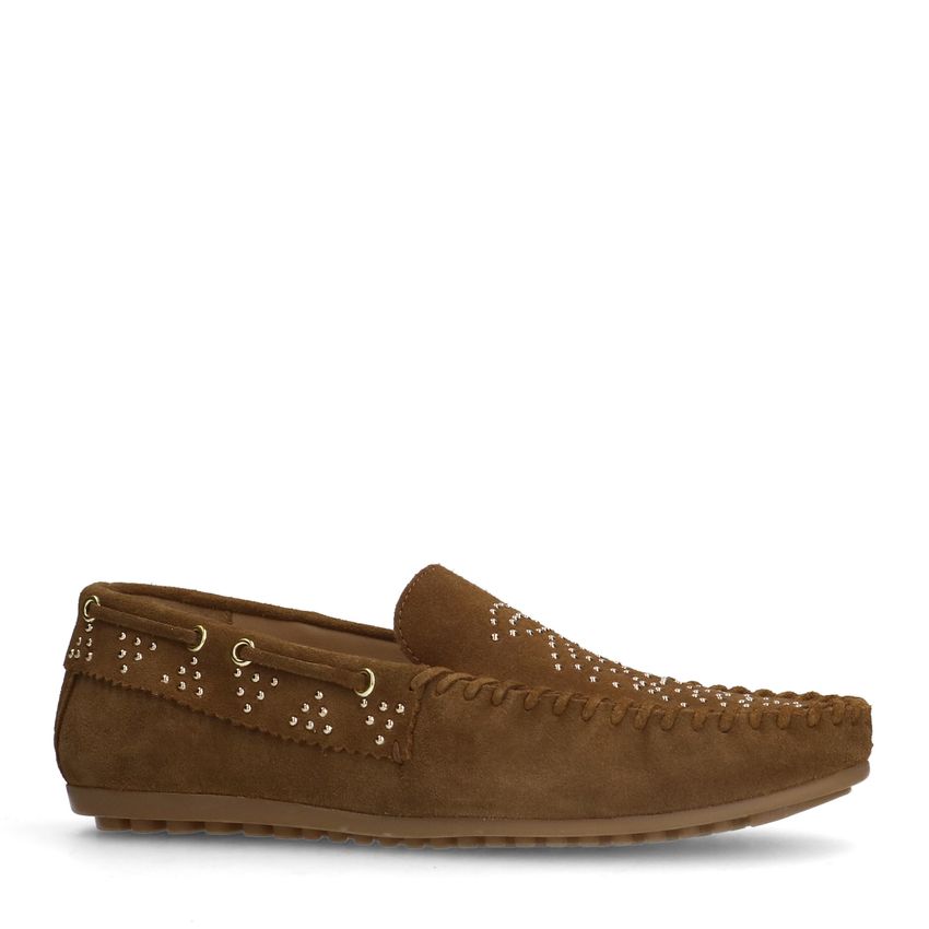 Cognac suède loafers met goudkleurige studs