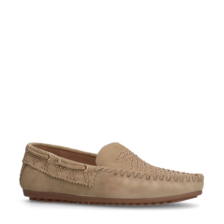 Beige suède loafers met goudkleurige studs