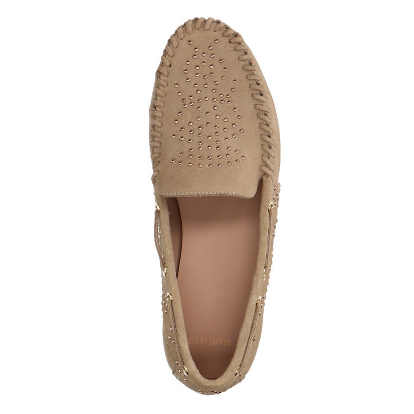 Beige suède loafers met goudkleurige studs