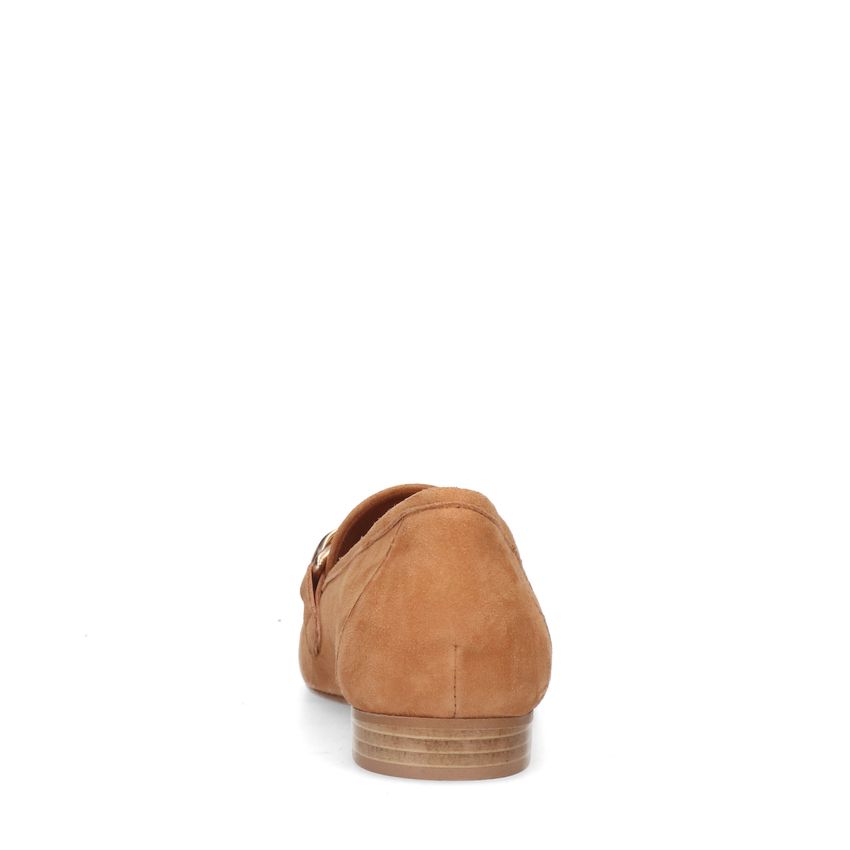 Cognacfarbene Veloursleder-Loafer mit goldfarbener Kette