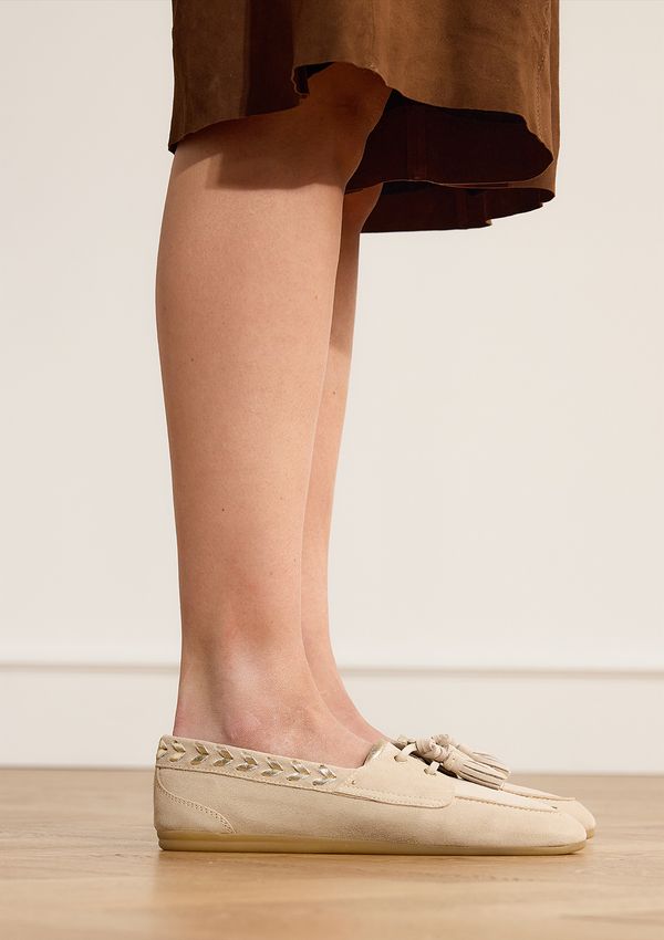 Beige suède loafers met kwastjes