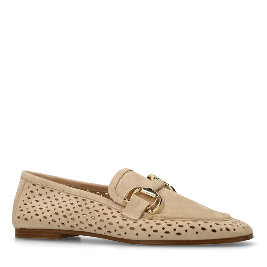 Beigefarbene Leder-Loafer mit goldfarbener Kette
