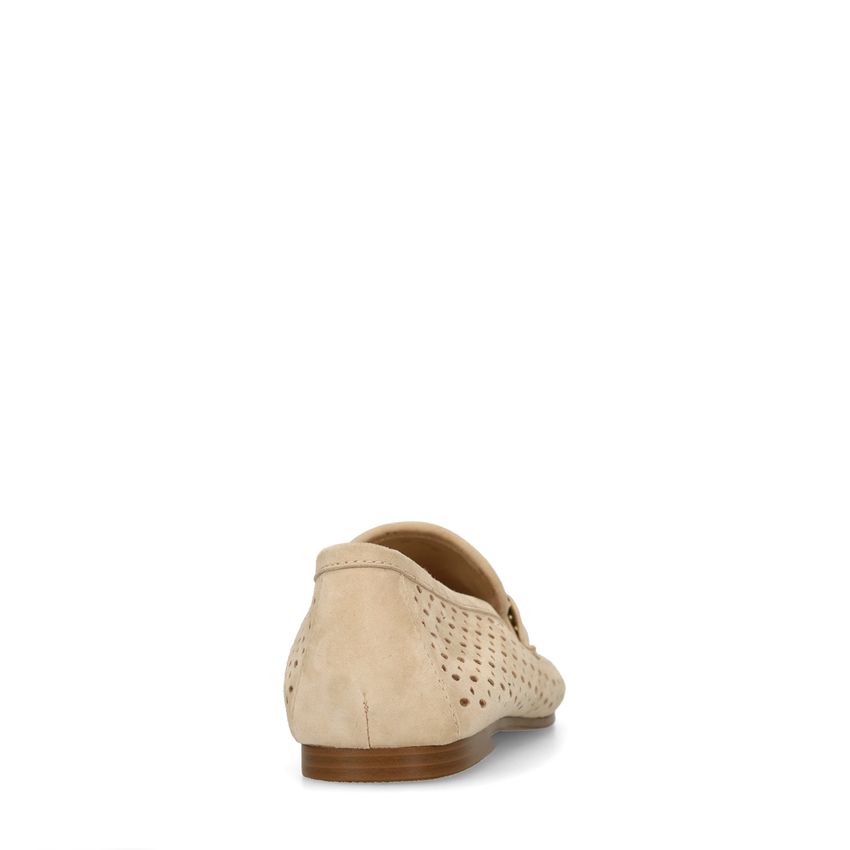 Beigefarbene Leder-Loafer mit goldfarbener Kette