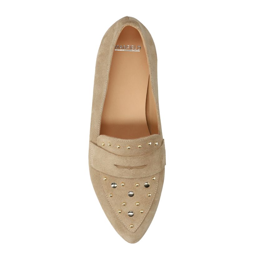 Beige suède loafers met gouden studs