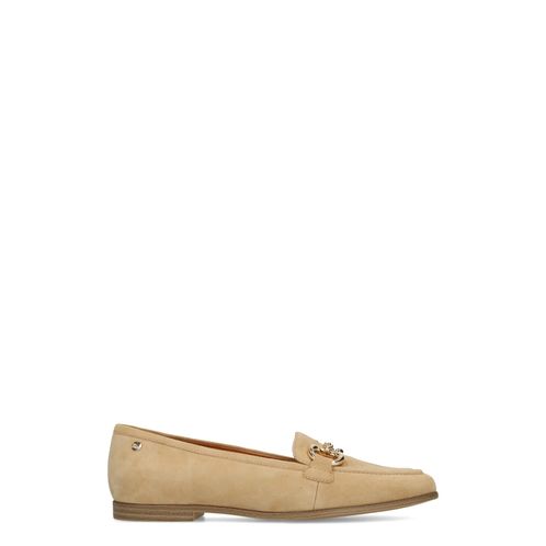 Beige suède loafers met gouden chain