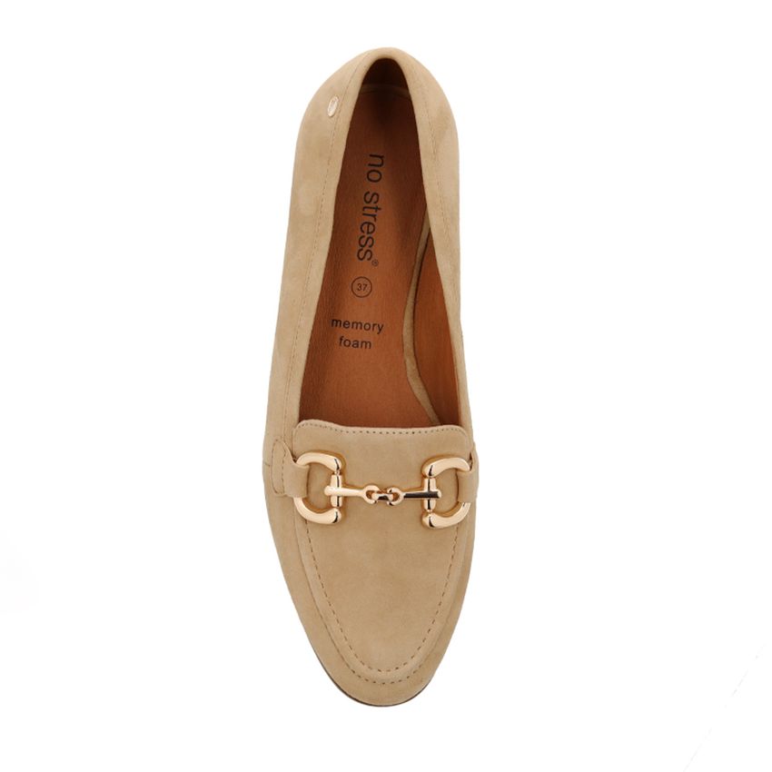 Beige suède loafers met gouden chain