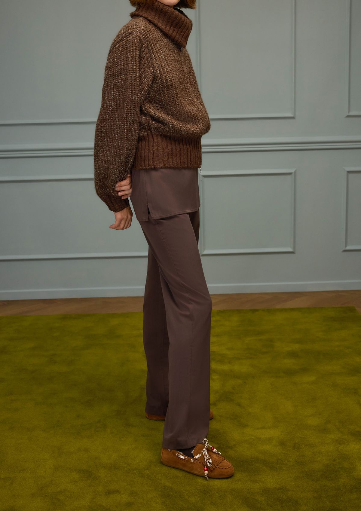 Cognacfarbene Veloursleder-Loafer mit Fell-Details