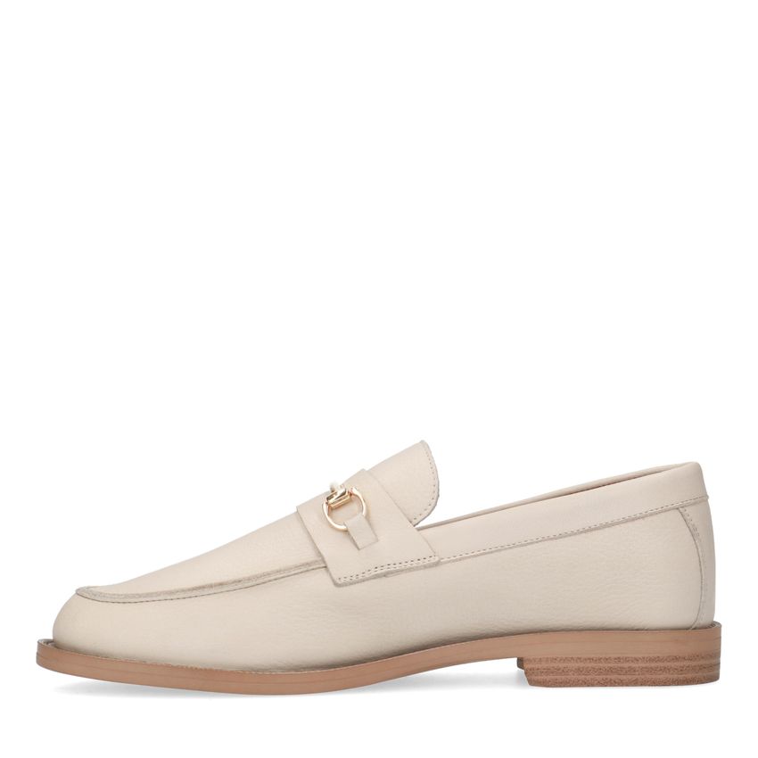 Beige leren loafers met goudkleurig detail