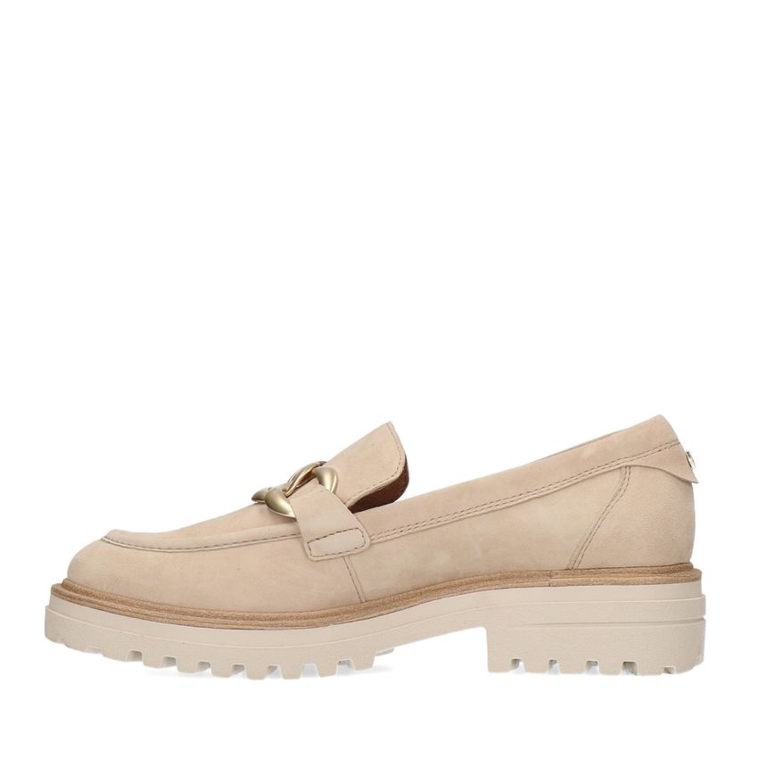 Beige suède loafers met goudkleurige chain