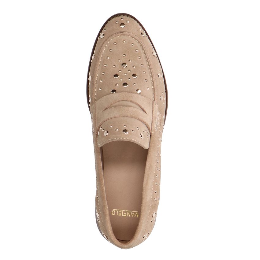 Beige suède loafers met goudkleurige studs