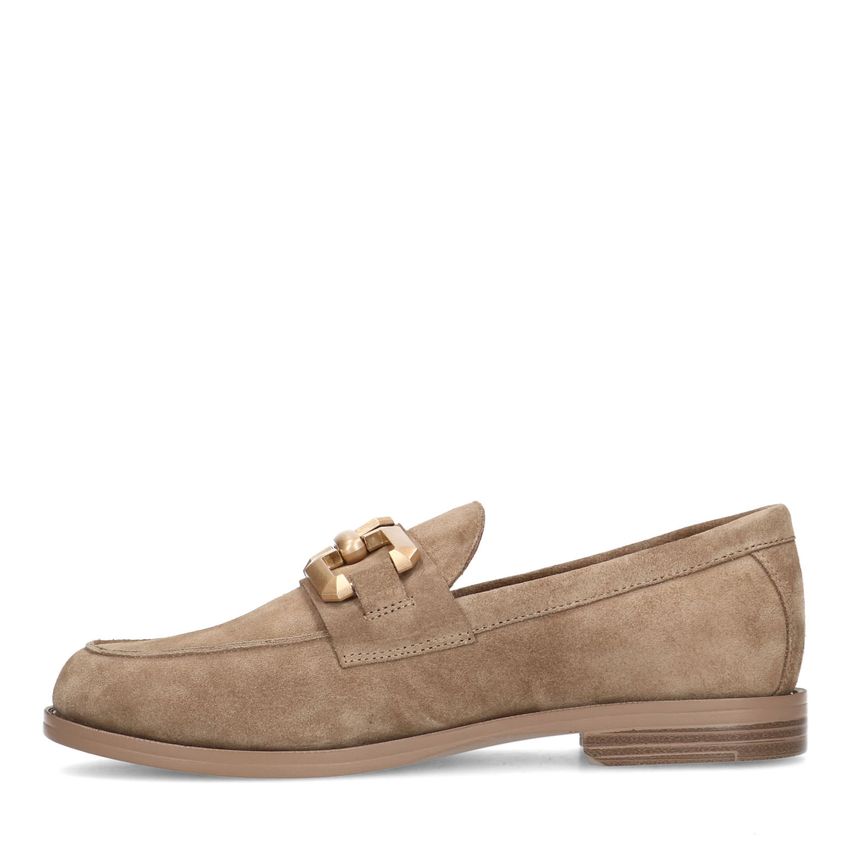 Beige suède loafers met vierkanten chain