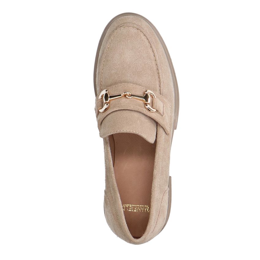 Beige suède loafers met goudkleurige details