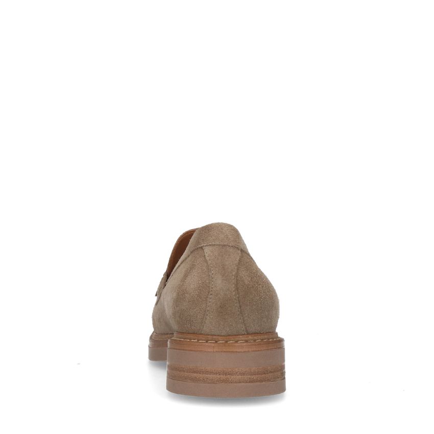 Beigefarbene Veloursleder-Loafer mit goldfarbenem Detail