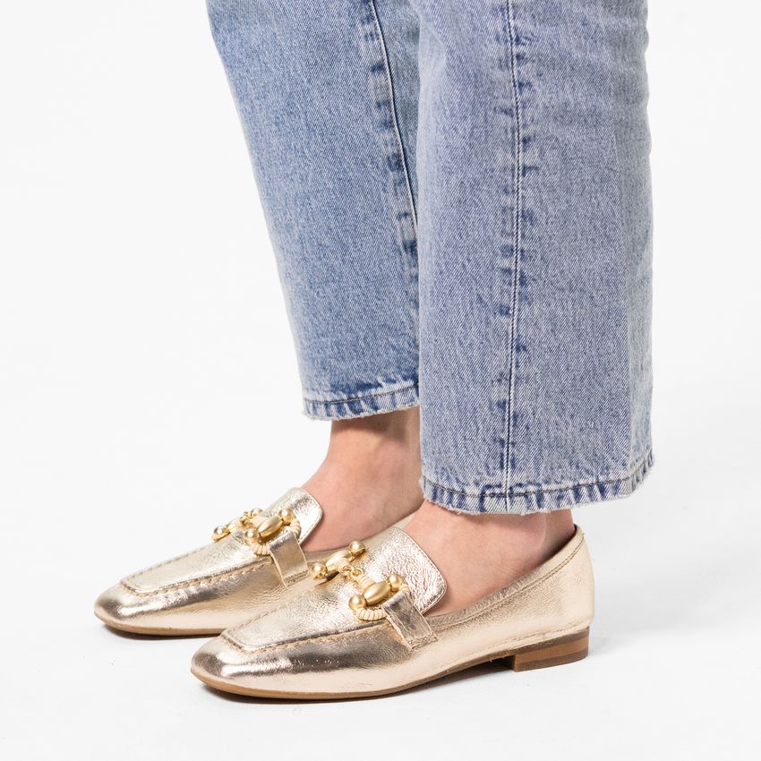 Gouden leren loafers met goudkleurig detail