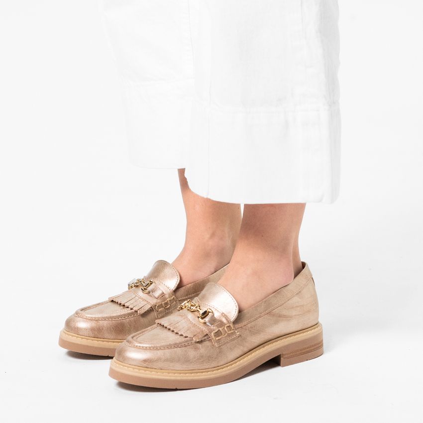 Gouden leren loafers met goudkleurig detail