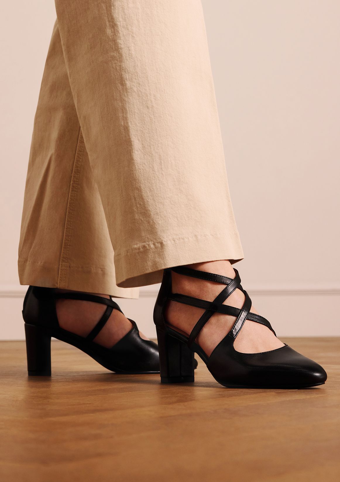 Zwarte leren pumps met ritssluiting