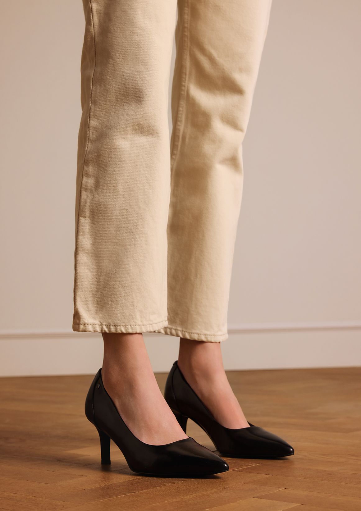 Zwarte leren klassieke pumps