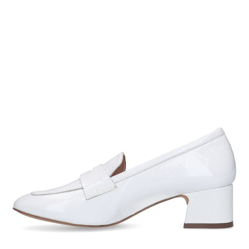 Witte lakleren pumps