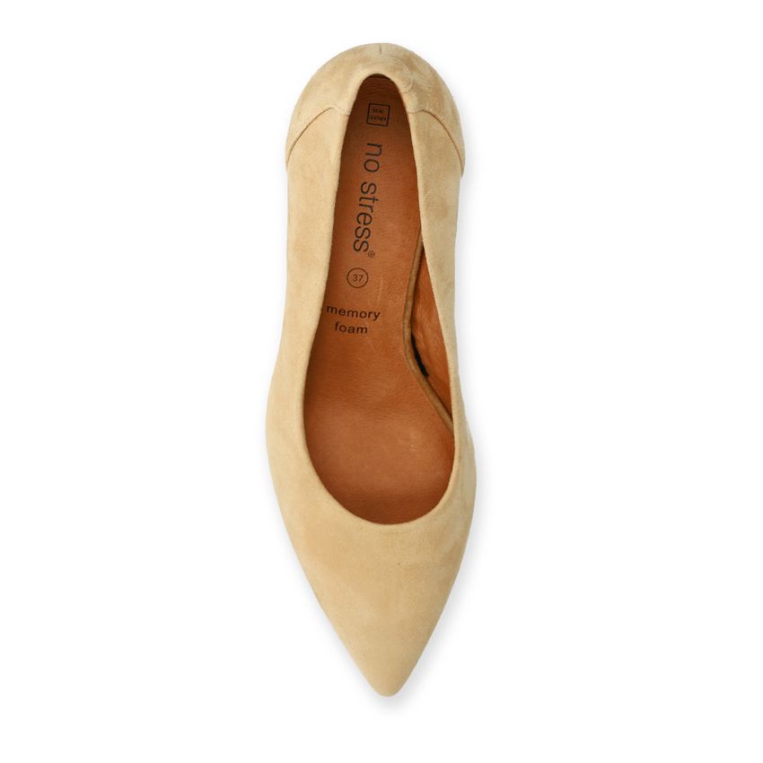 Beige suède pumps