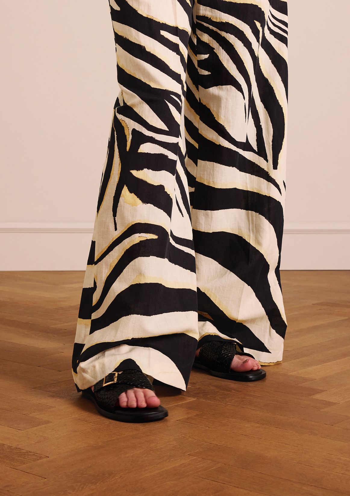 Zwarte gevlochten slippers met gesp