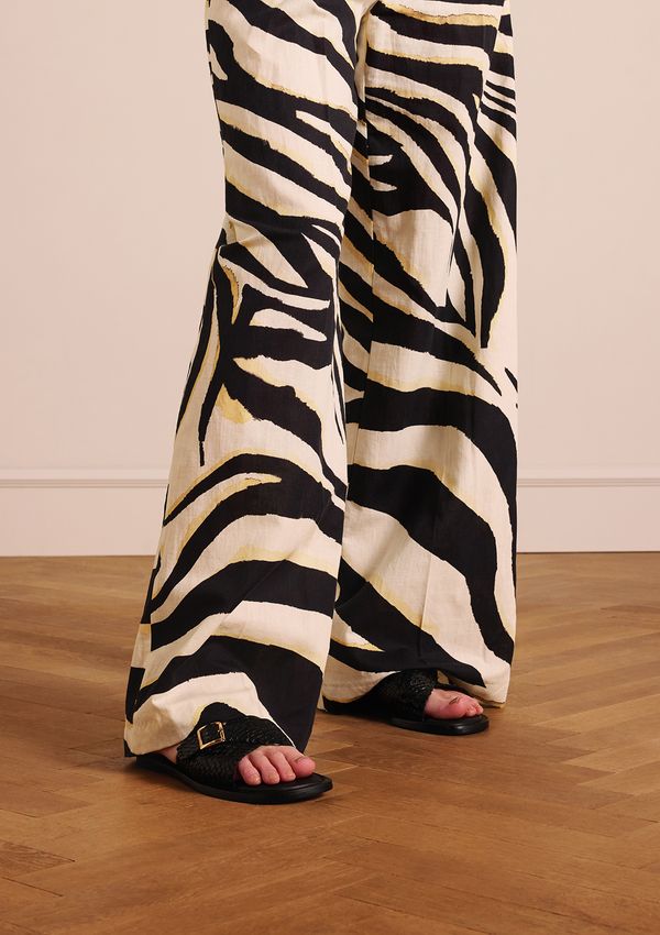 Zwarte gevlochten slippers met gesp