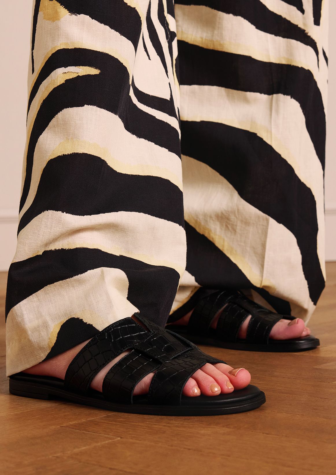 Zwarte leren croco slippers