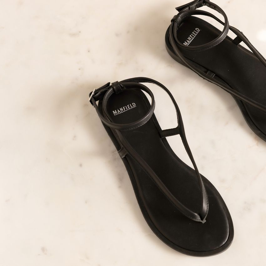 Manfield X Jolielot - schwarze Ledersandalen