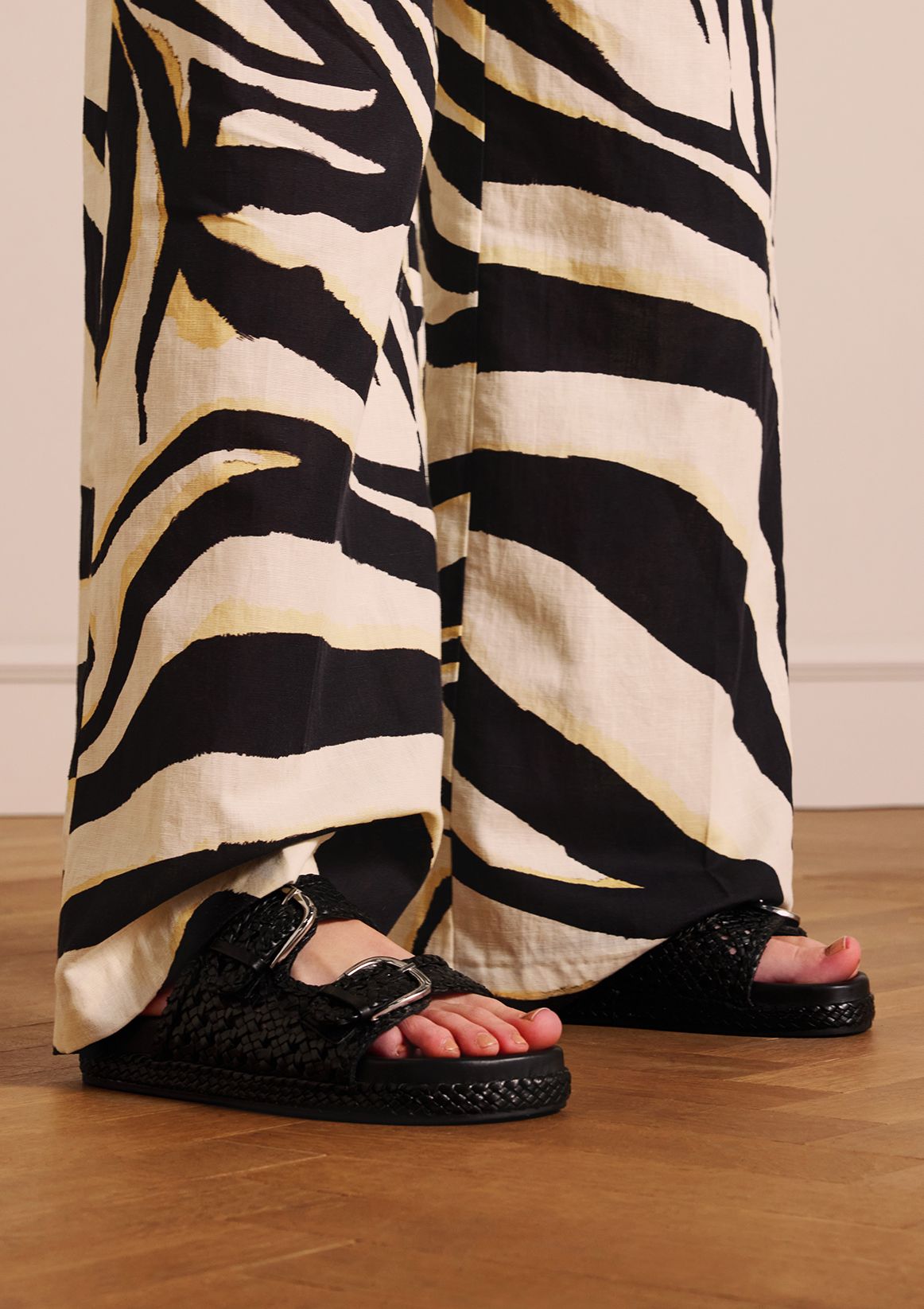 Schwarze Ledersandalen