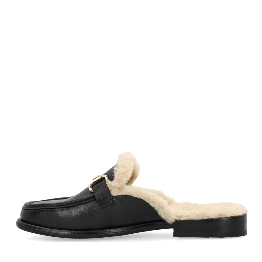 Schwarze Leder-Loafer mit goldfarbener Kette