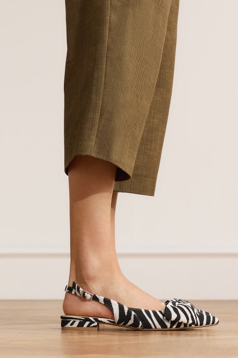 Offwhite Slingbacks mit Zebramuster und Schleife