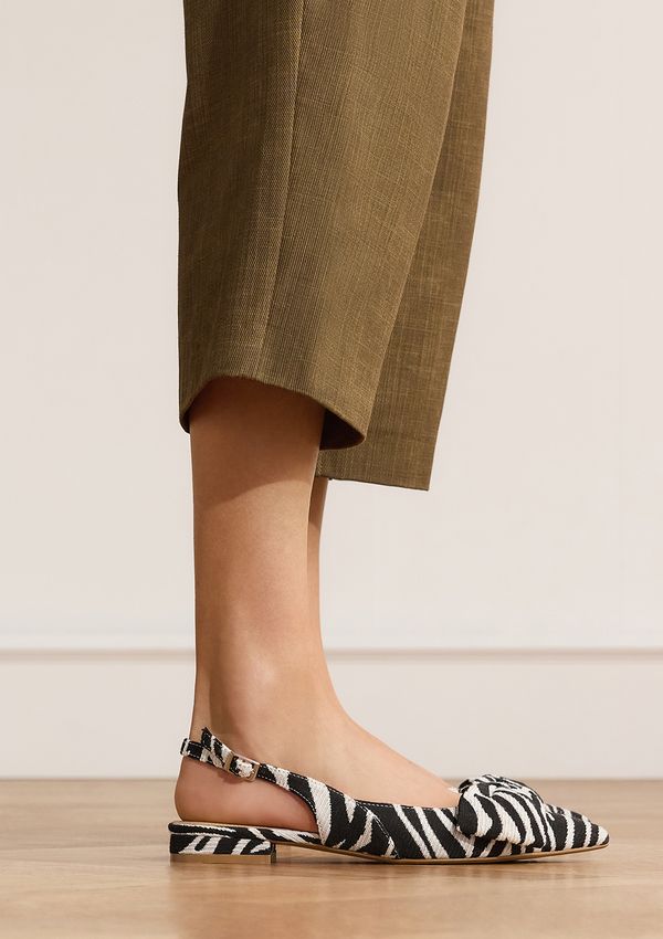 Offwhite Slingbacks mit Zebramuster und Schleife