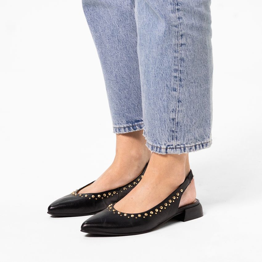 Zwarte slingbacks met gouden studs