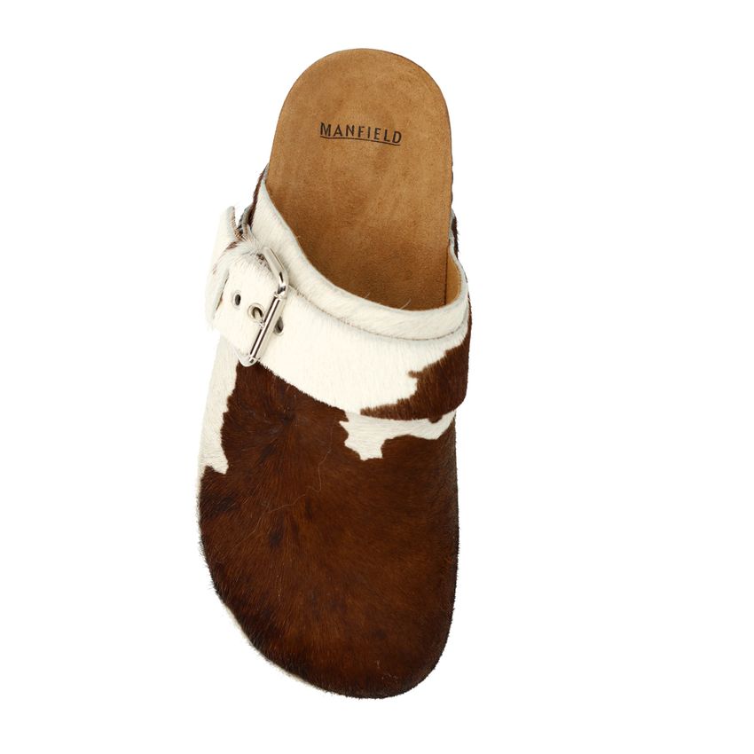 Clogs in Kuhfell-Optik mit Schnalle
