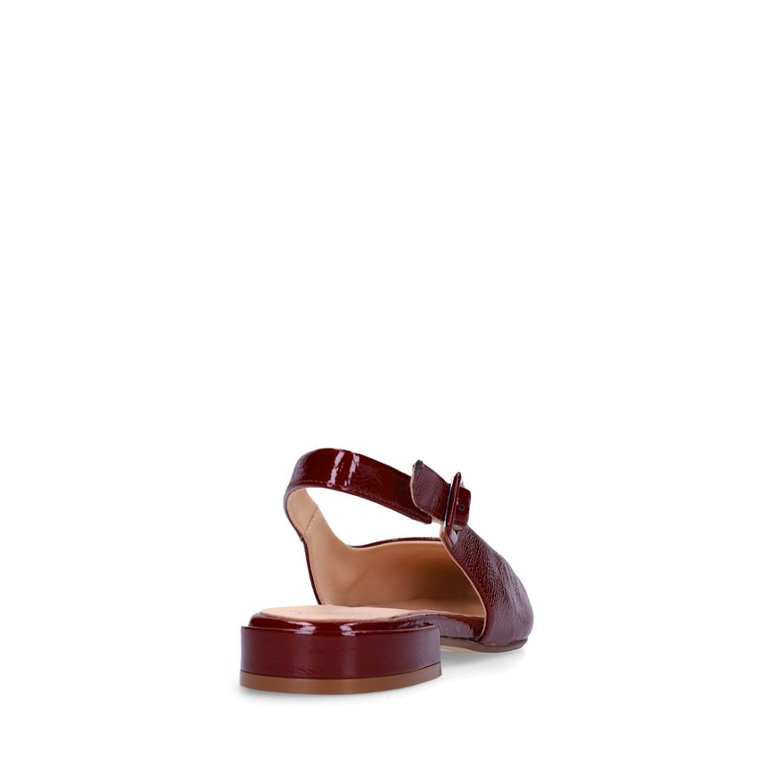 Bordeauxrote Slingbacks aus Lackleder